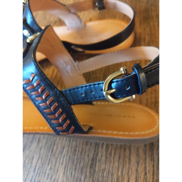 Tommy Hilfiger Women's Size 10M Black Thong Sandals Gold Logo Hardware - Picture 4 of 8